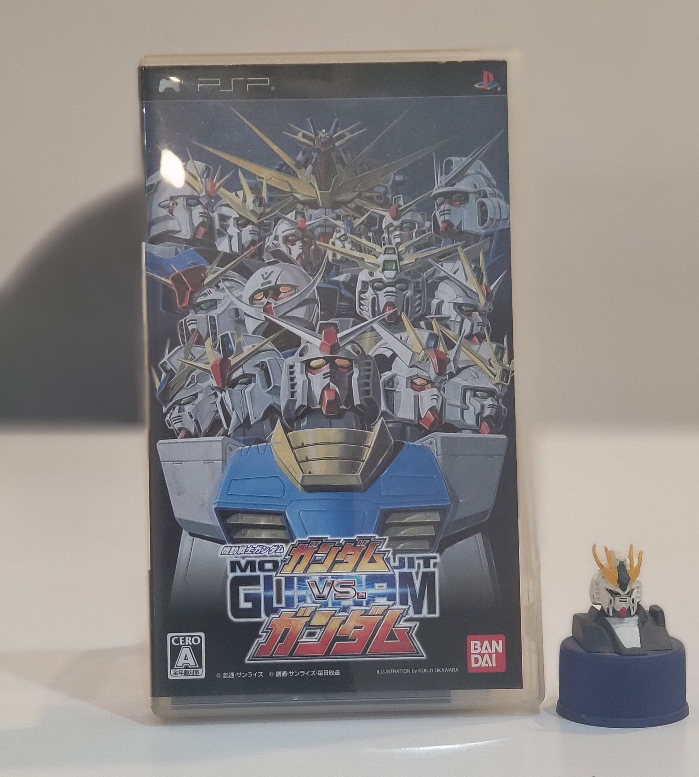 Mobile Suit Gundam: Gundam vs. Gundam (R3) (Complete In Box - Like New) + Gundam Pepsi Can Figure - PSP Video Game Software Bandai